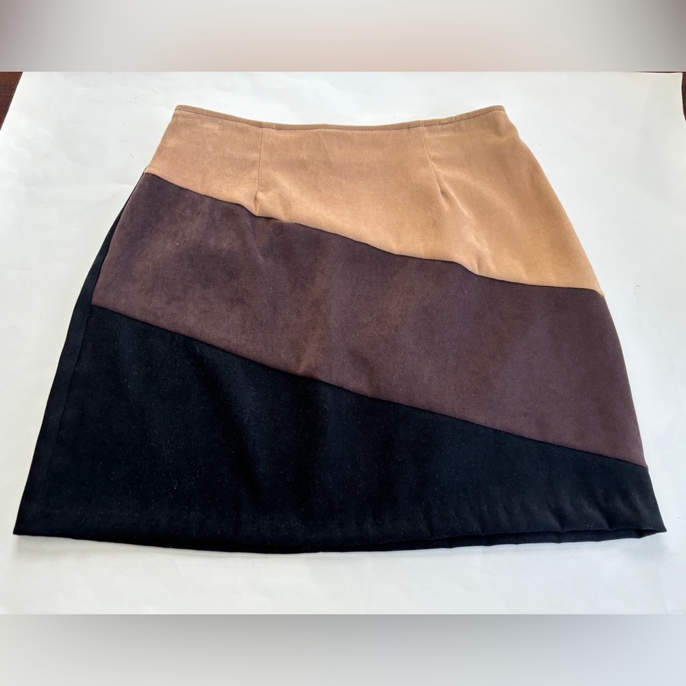 XOXO Skirt - Women’s Tan/Brown/Black, Colorblock, Faux Suede, Mini. Size 7